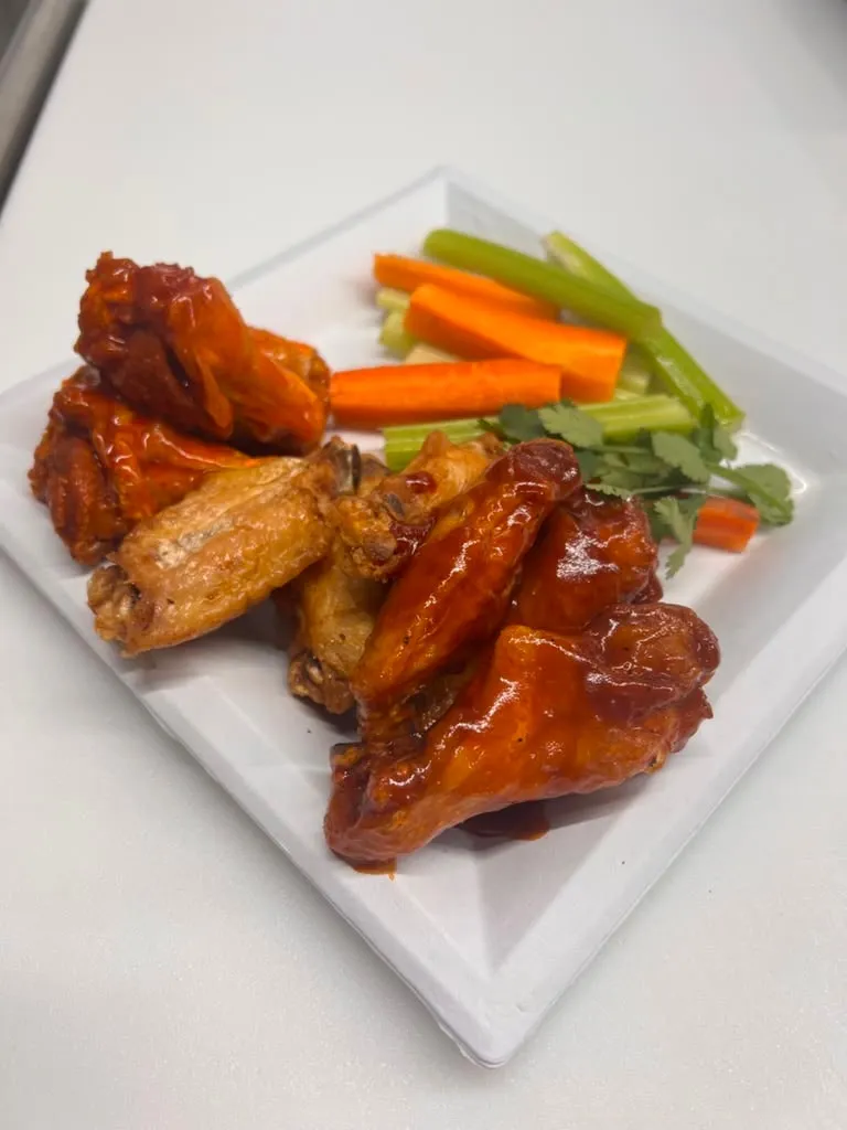 Buffalo wings with carrots and celery